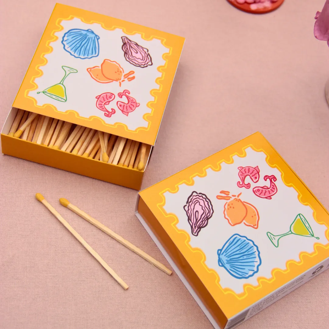 Maddison Ball Yellow Postcard boÃ®te allumettes jaune 100 piÃ¨ces