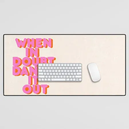 Society6 Dance It Out tapis de bureau lettrage rose