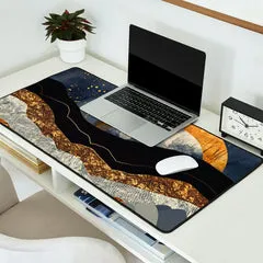 Society6 Metallic Mountains tapis de bureau bleu nuit doré