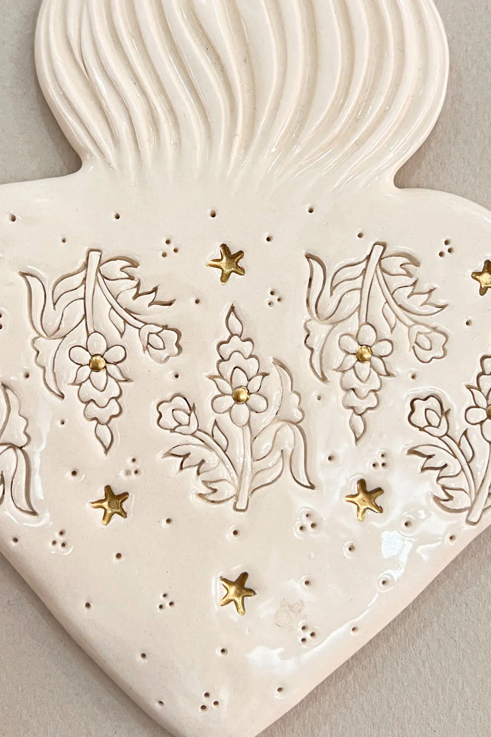 Biankaléone Ex-voto fleurs aux étoiles d'or toile 11,5x17 cm