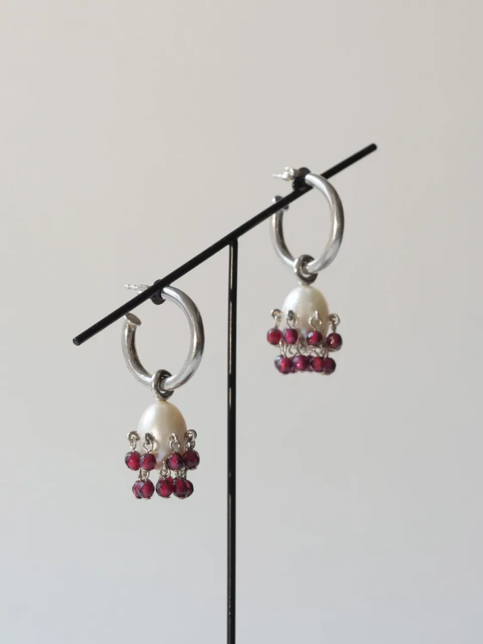 Galerie Kara Clémentine Despocq boucles argent perles grenats