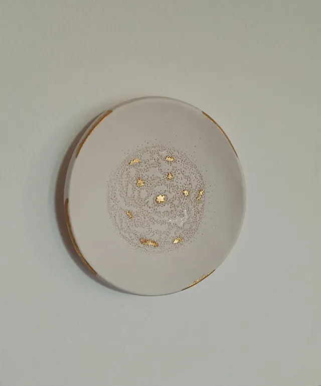 Sandrine Ramona Cosmos 2 tableau porcelaine dorée