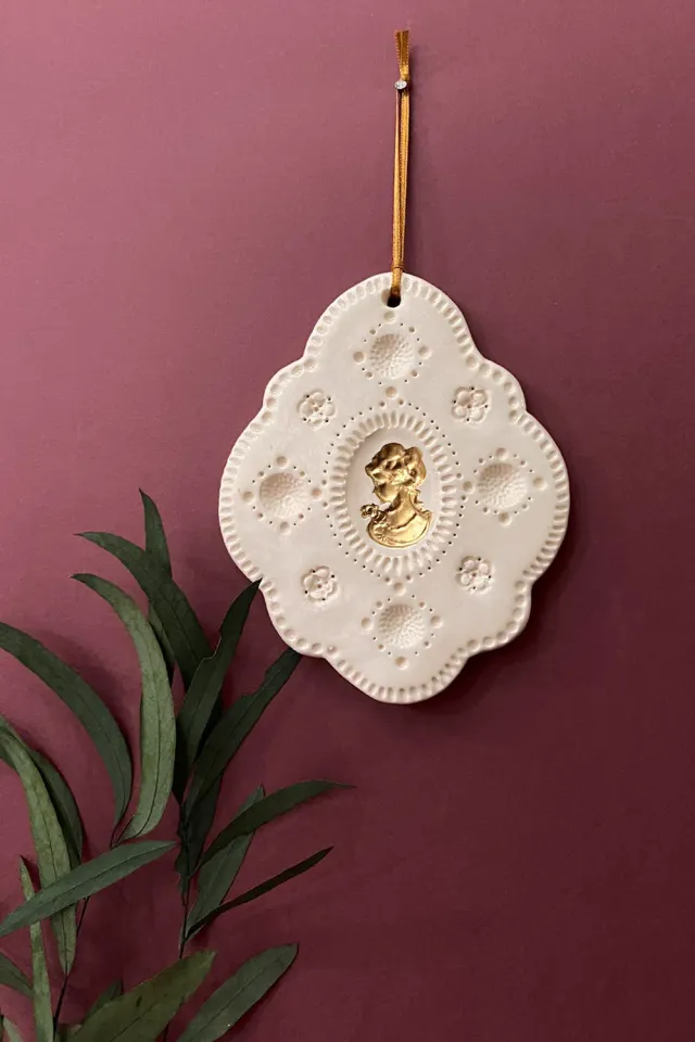 Biankaléone Talisman au camée d'or mural 9,5 x 11,5 cm