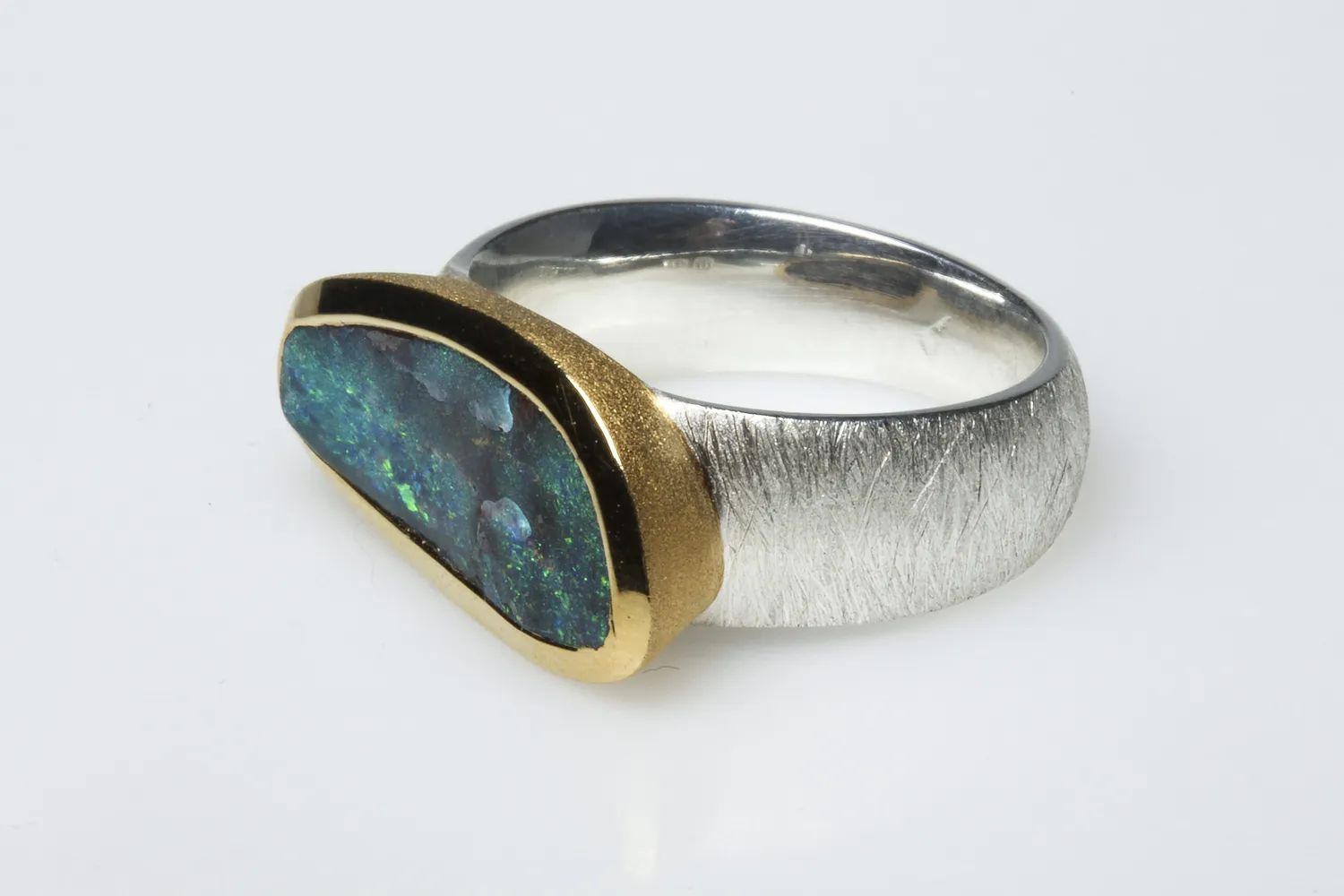 Galerie Kara Lagon bague en opale argent et vermeil