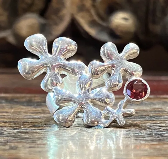 Galerie Kara Bague Marguerite grenat argent fait main
