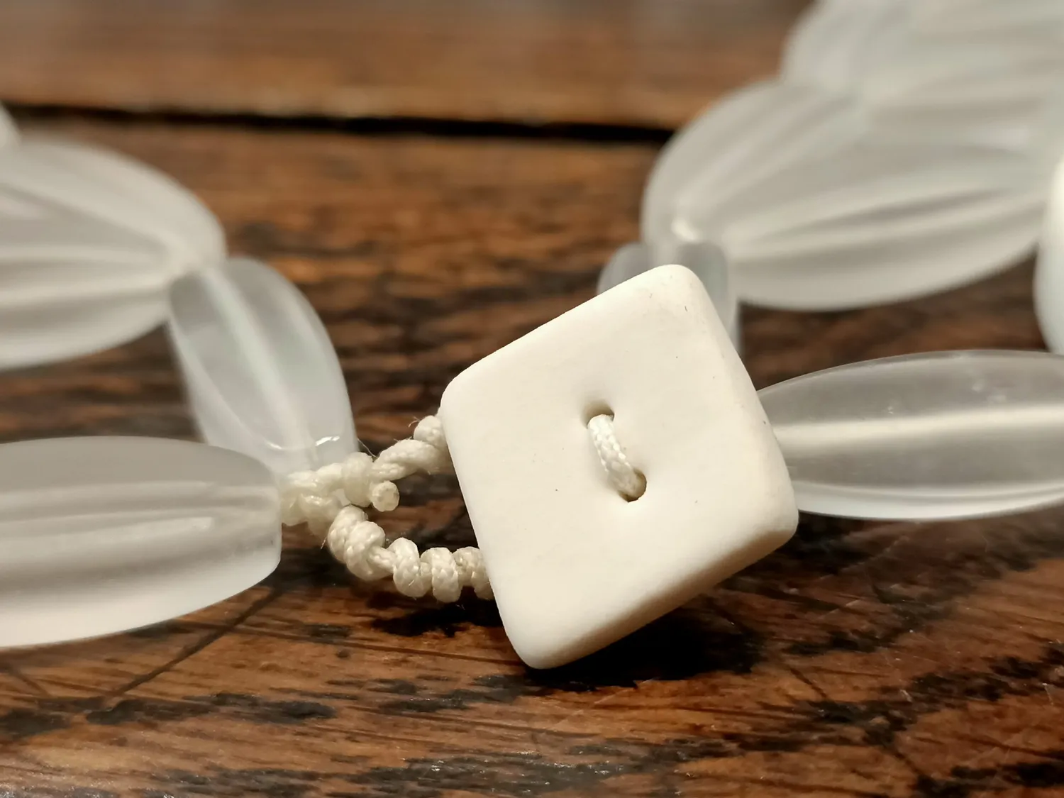 Galerie Kara Claire Marfisi collier porcelaine fait main