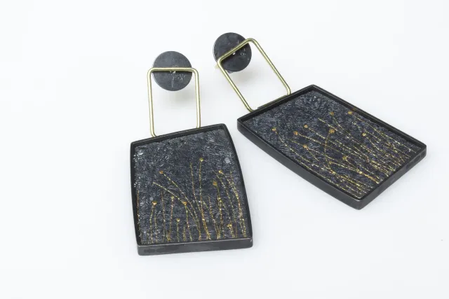 Galerie Kara Ivraie boucles d'oreilles argent et or
