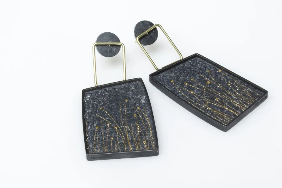Galerie Kara Ivraie boucles d'oreilles argent et or