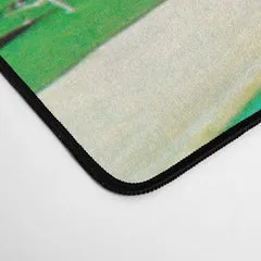 Society6 Invasion on Vacation tapis de bureau ovni rétro