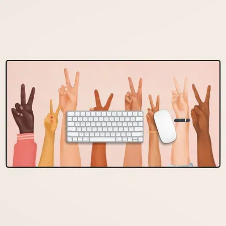 Society6 Peace tapis de bureau mains signe rose