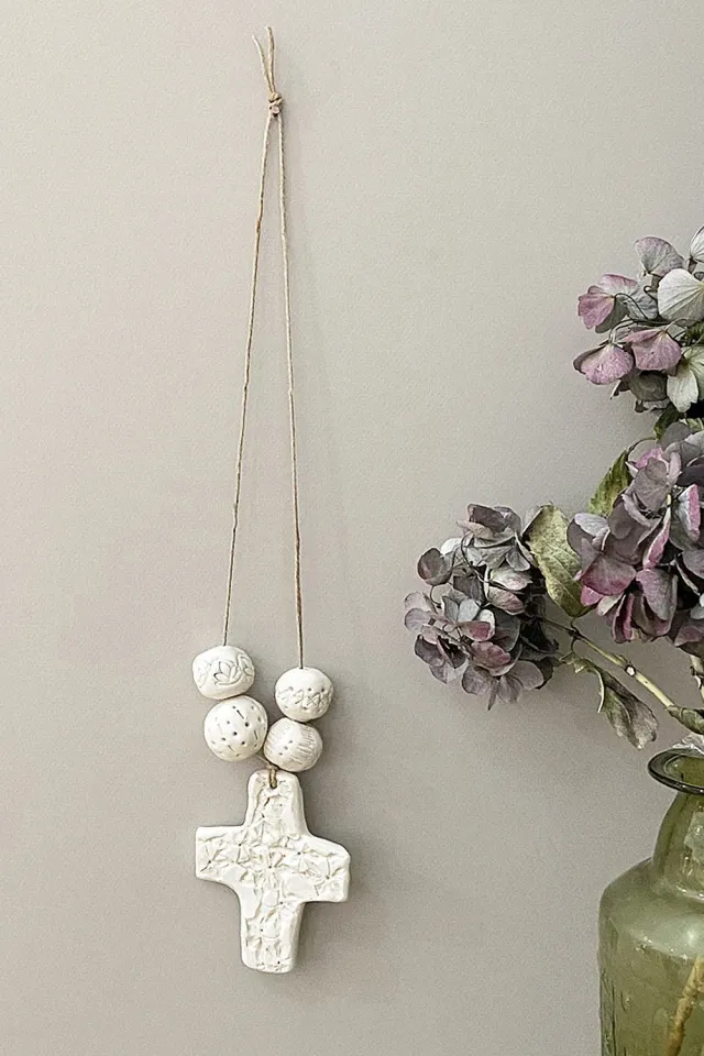 Biankaléone Collier à la croix et perles 40 cm