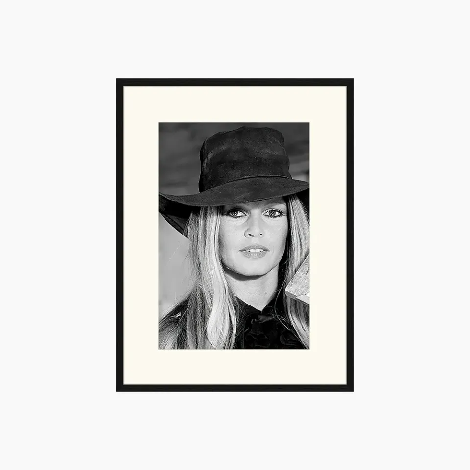 Any Image Brigitte Bardot with Black Hat photo encadrée noir et blanc
