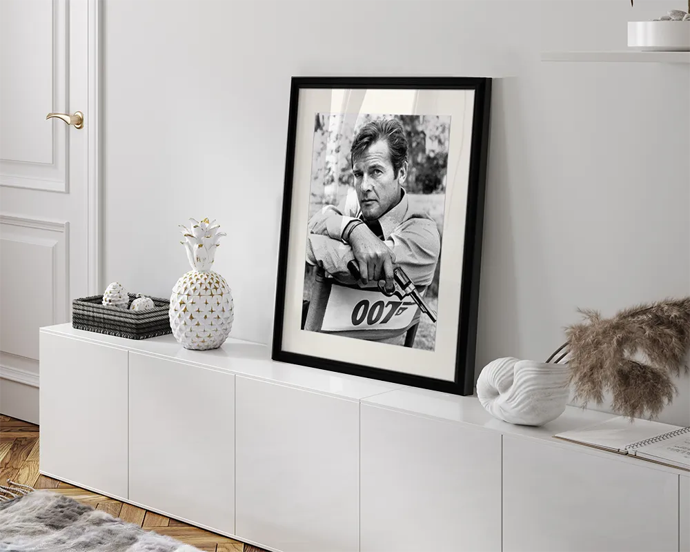 Jacob Baden Sir Roger Moore 007 toile encadrée photo 007
