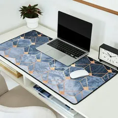 Society6 Blue Hexagons And Diamonds tapis de bureau bleu marine