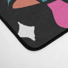 Society6 Rainbow Mushrooms tapis de bureau noir