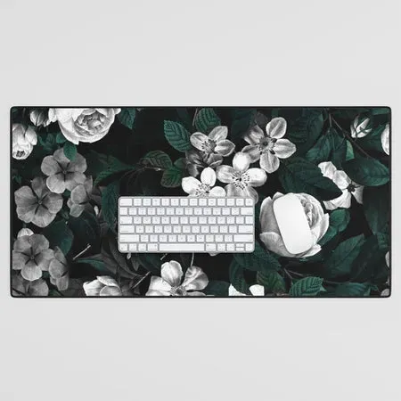 Society6 Botanical Night tapis de bureau roses nuit