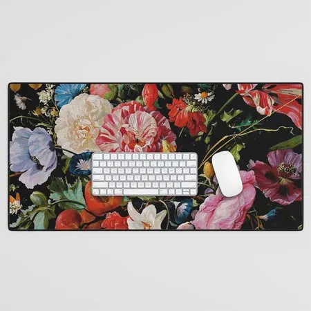Society6 Night Garden XXXVI tapis de bureau fleurs fond noir