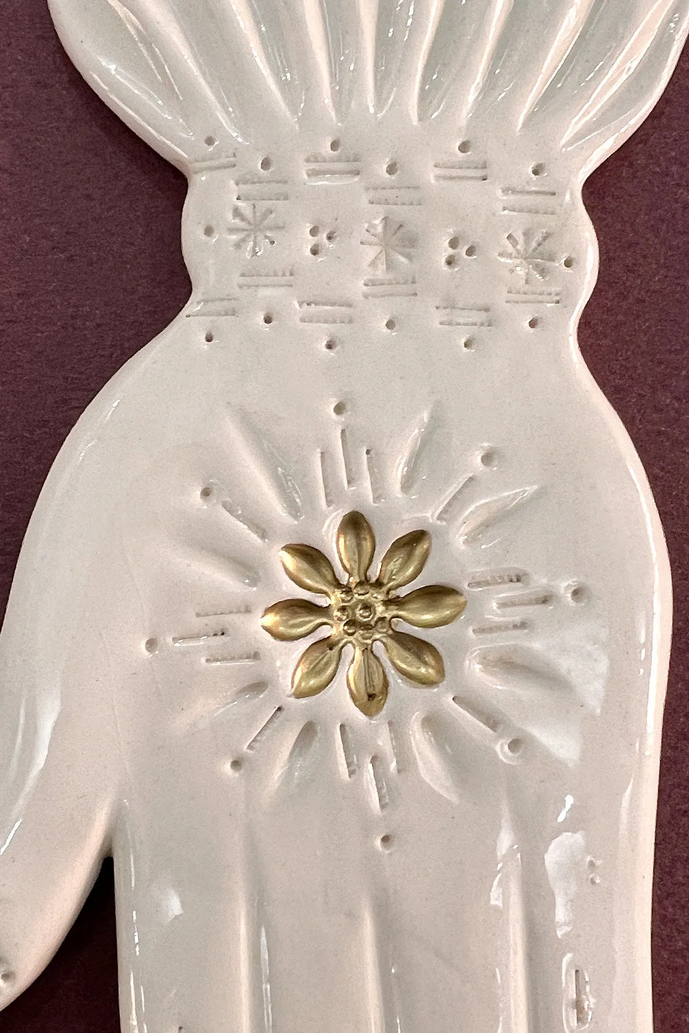 Biankaléone Main à la fleur d’or rayonnante décor mural 8x18,5 cm