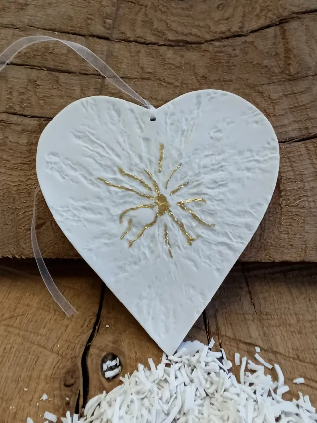 Sandrine Ramona Cœur Éclats d’or 4 plaque porcelaine 12x15 cm