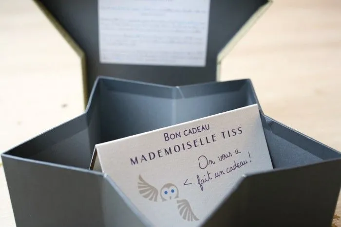 Mademoiselle Tiss Box Cadeau tête de lit