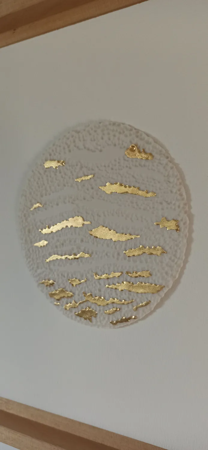 Sandrine Ramona Aqua tableau de porcelaine feuille d'or 22 carats