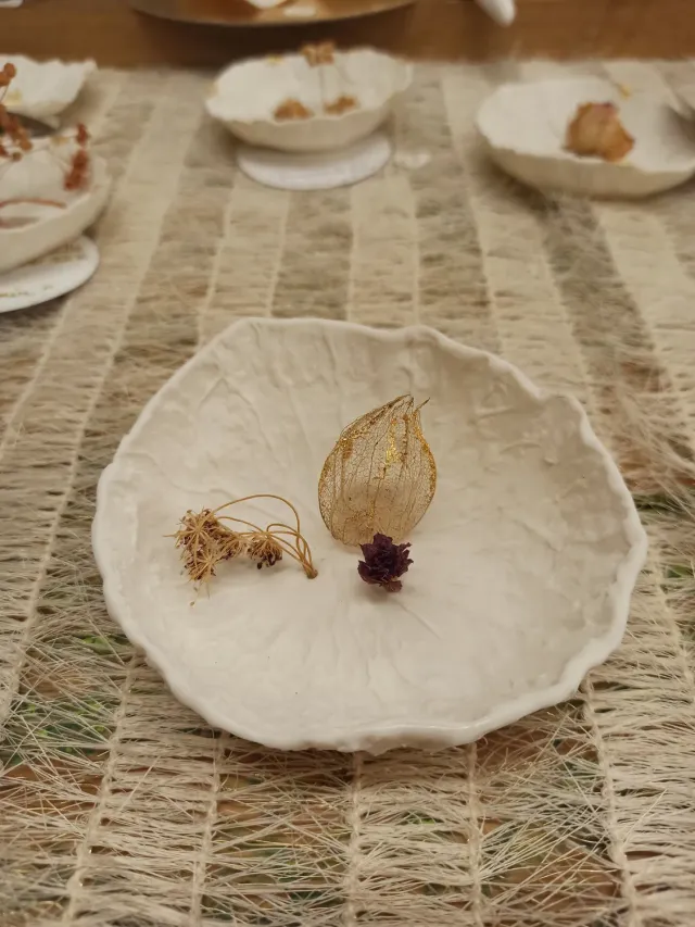Sandrine Ramona Fin de l'été coupelle porcelaine dorée