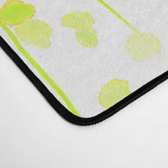Society6 Cat in the garden under willow tree tapis de bureau chat