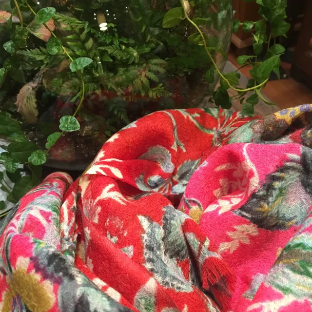 Galerie Kara châle Fleur-Calypso artisanal