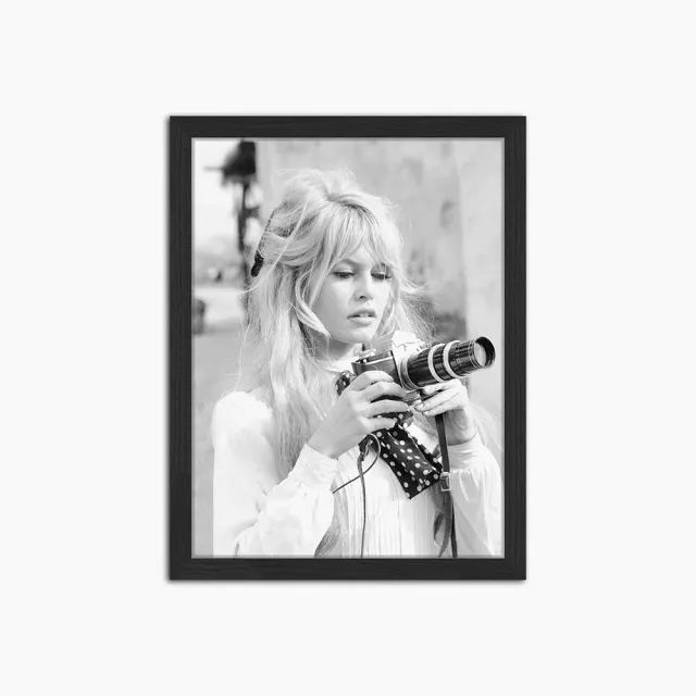 Any Image Liv Corday Brigitte with Her Camera toile encadrée portrait