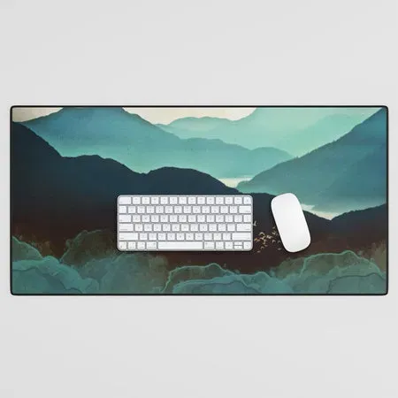 Society6 Indigo Mountains tapis de bureau aquarelle