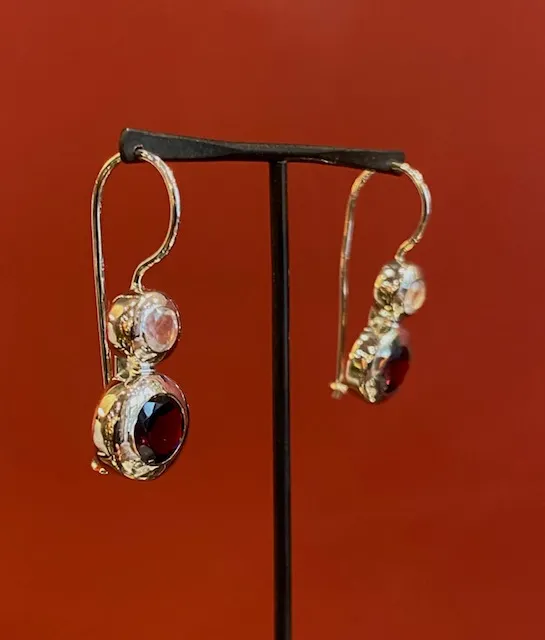 Galerie Kara boucles d'oreilles grenat labradorite blanche argent
