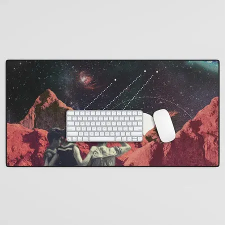 Society6 Returnings tapis de bureau cosmos rouge