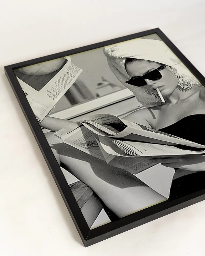 Any Image My Morning Paper B&W toile encadrée portrait