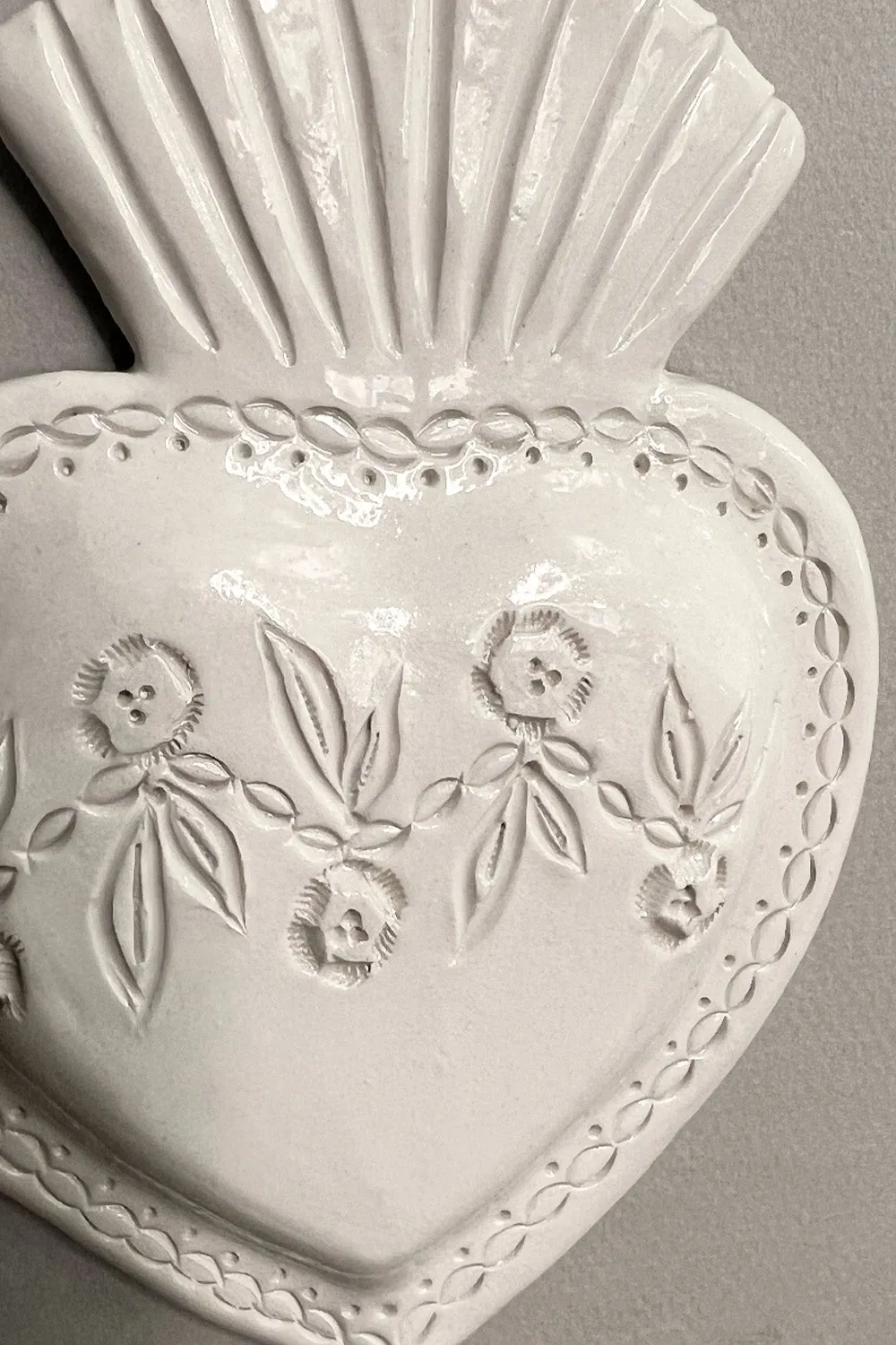 Biankaléone Ex-voto bombé couronne de fleurs 13 x 19,5 cm