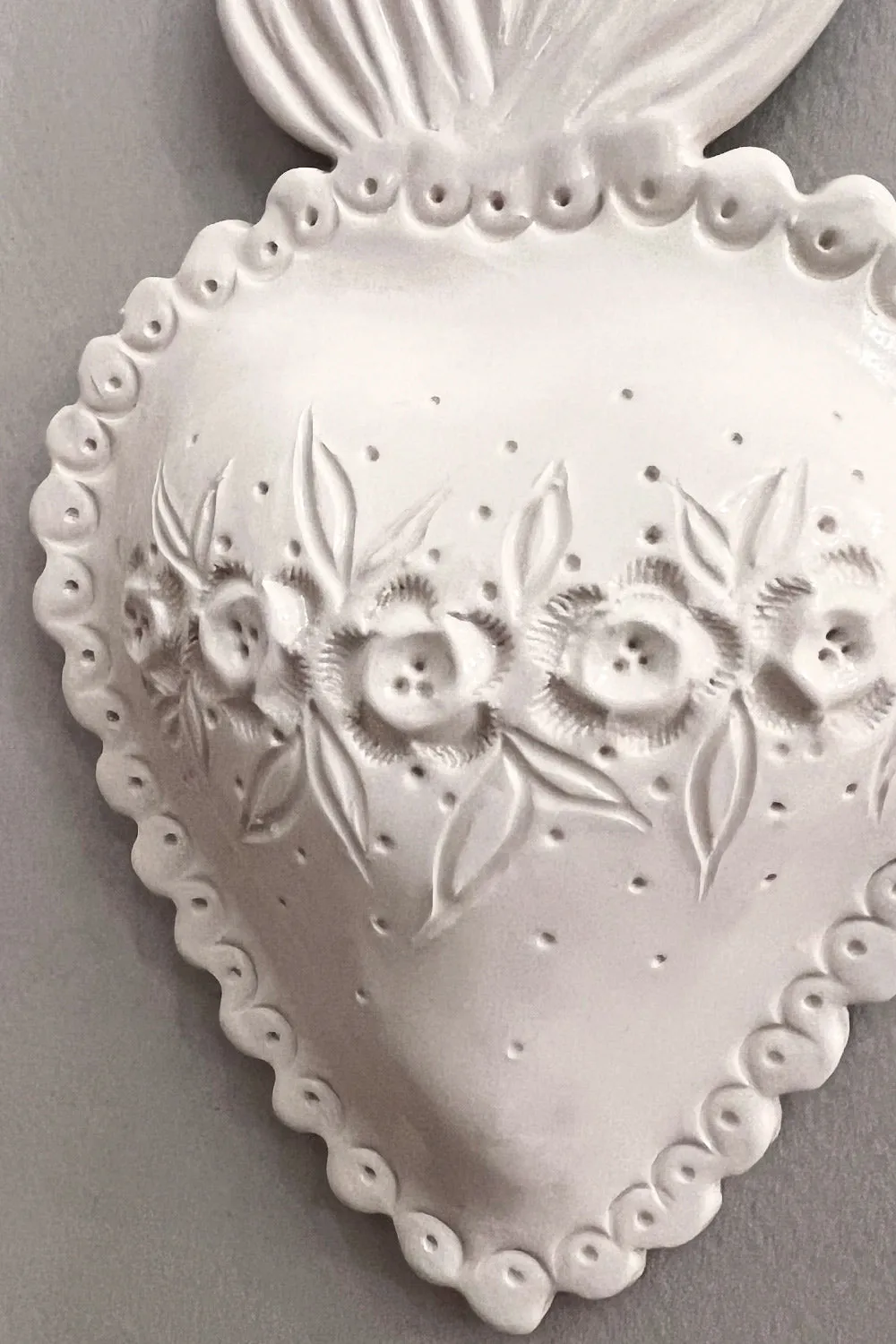 Biankaléone Ex-voto bombé couronne fleurie 10 x 17 cm
