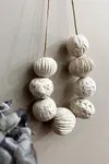 Biankaléone Grand collier de perles décoration murale 33 cm