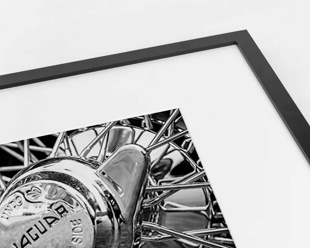 Any Image Jaguar Hubcap photo encadrée noir et blanc