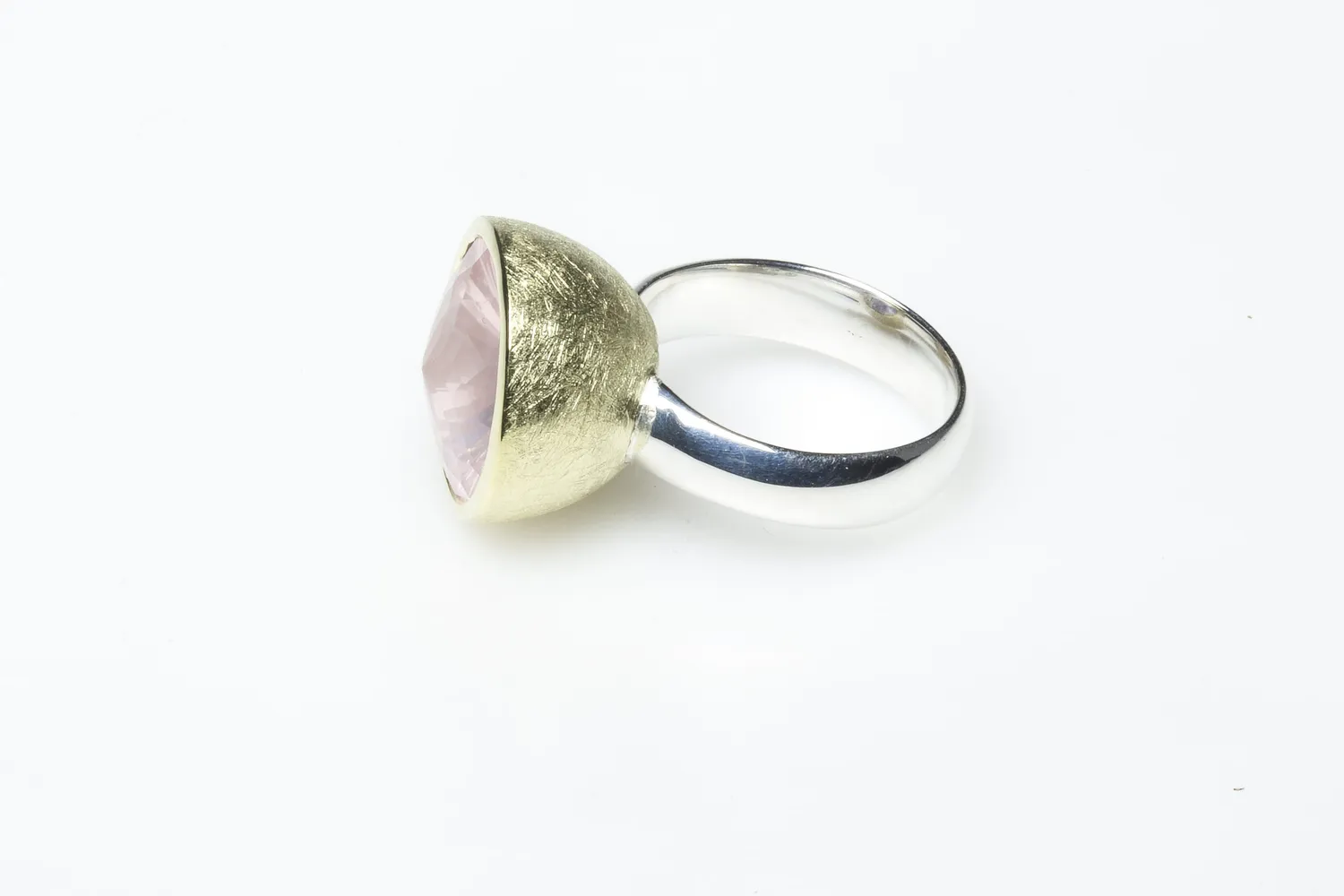 Galerie Kara Corolle bague en quartz rose argent et vermeil