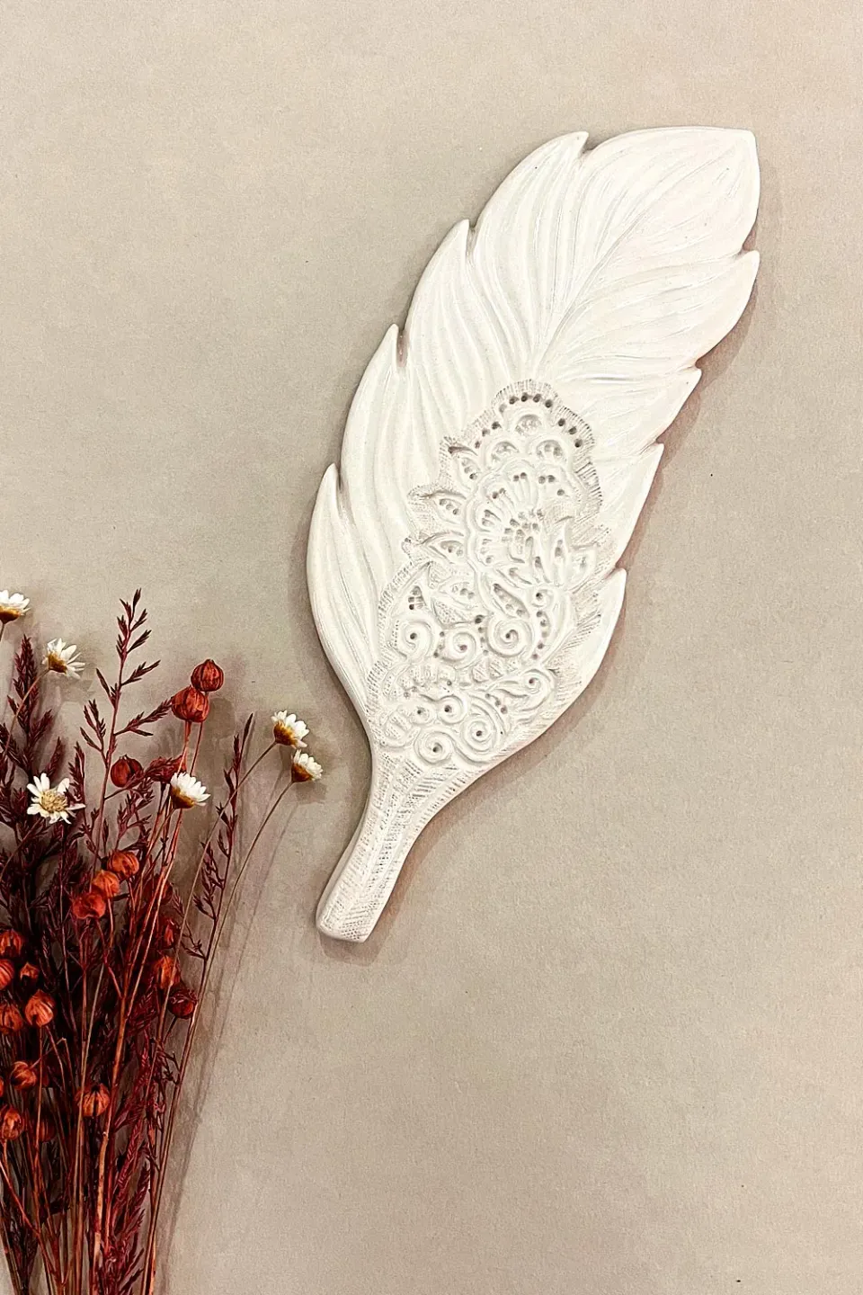 Biankaléone Plume ornée de dentelles toile encadrée 7x20 cm