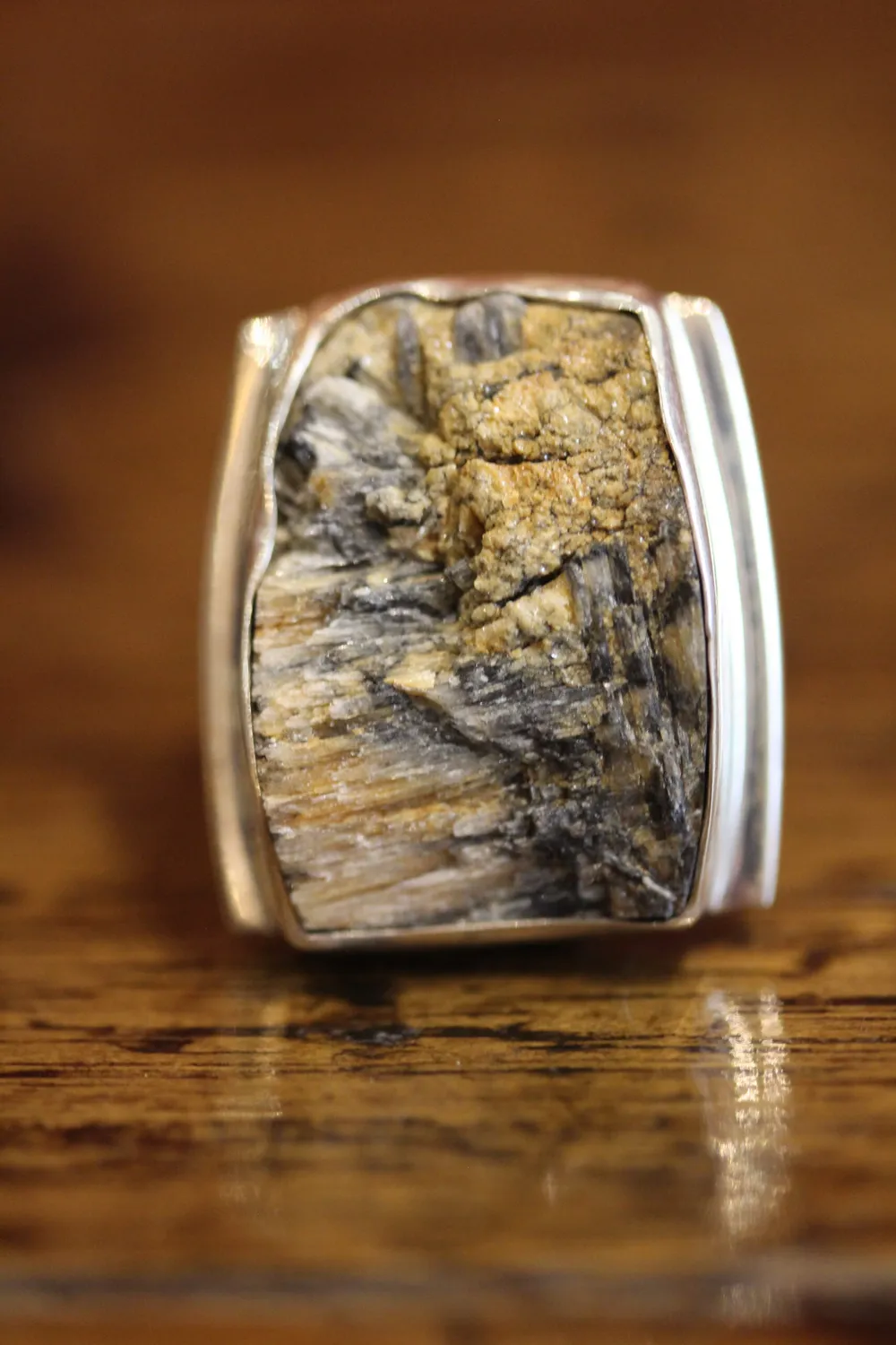 Galerie Kara Chiastolite and silver ring bague chiastolite argent