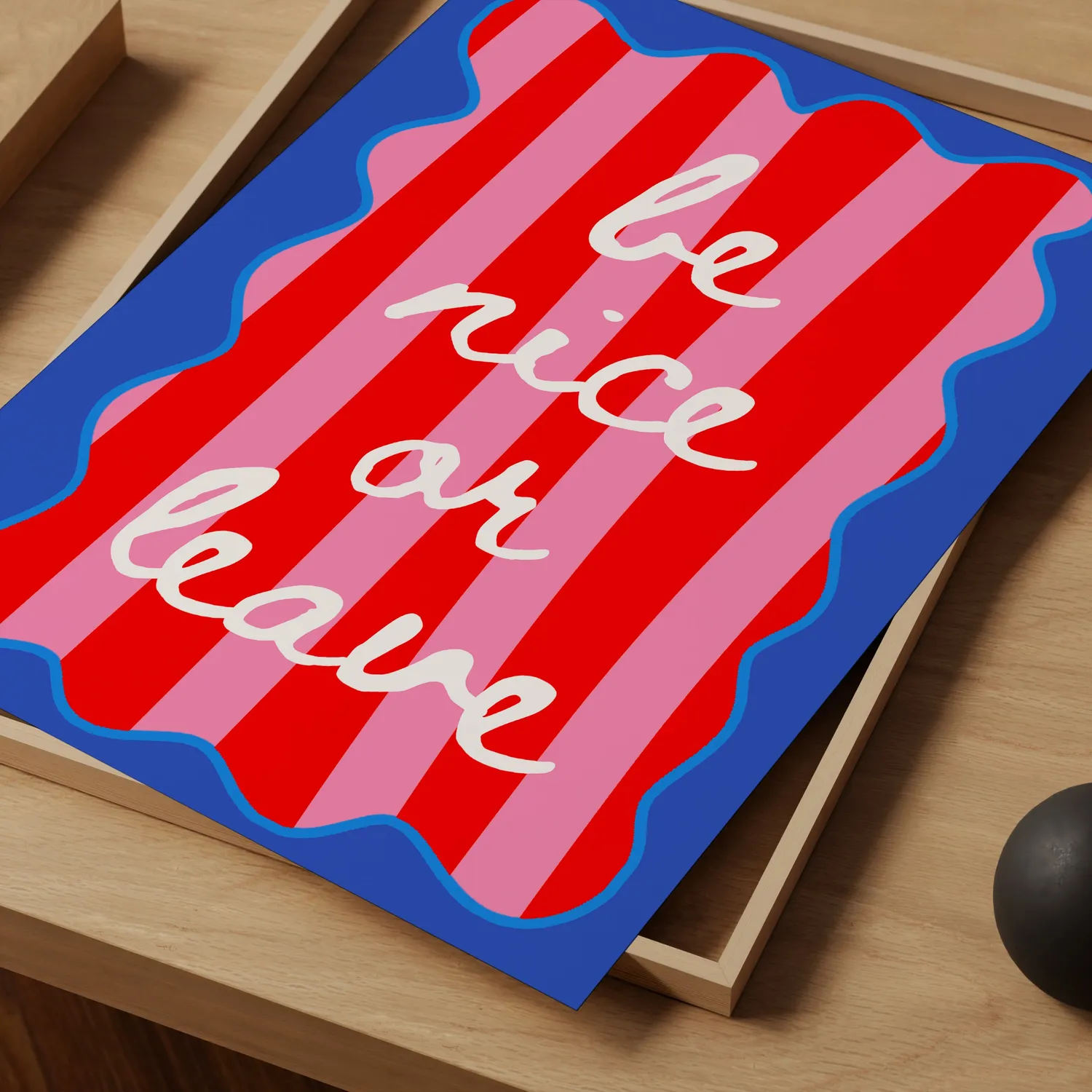 Maddison Ball Be Nice Or Leave affiche positive salon