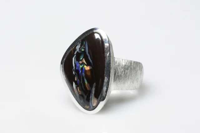 Galerie Kara Hubble bague en opale boulder et argent massif