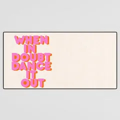 Society6 Dance It Out tapis de bureau lettrage rose