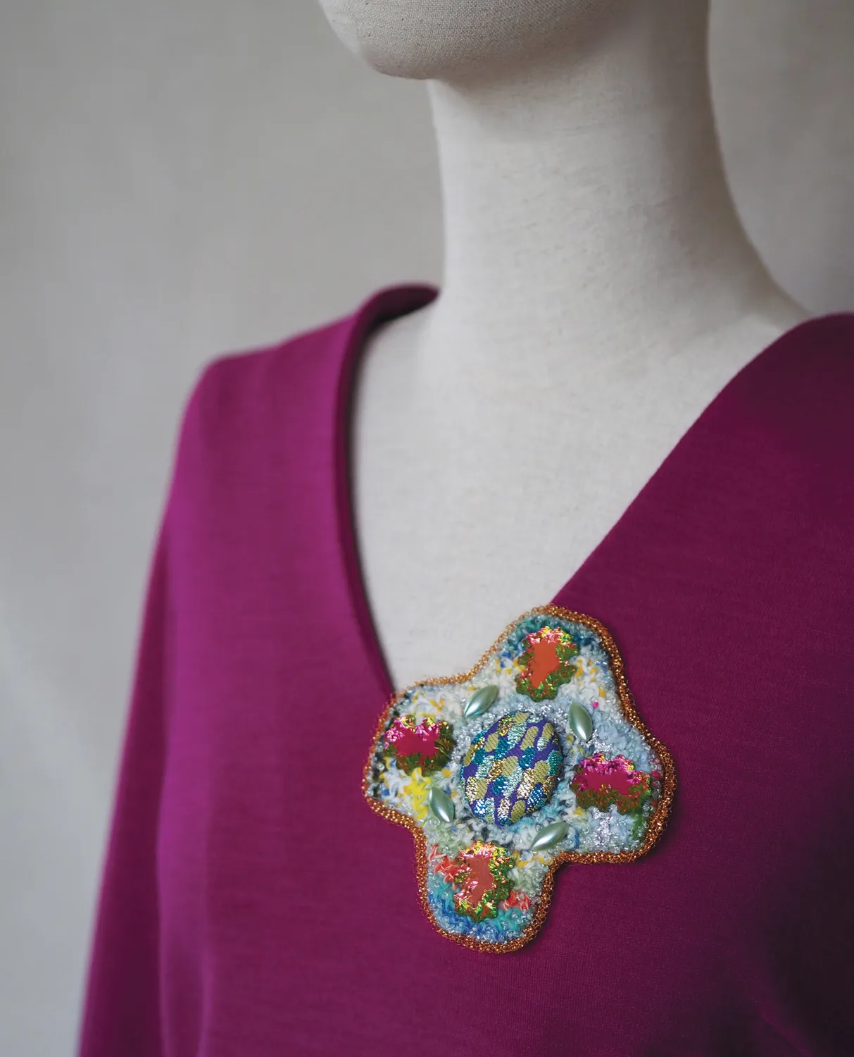 Galerie Kara Broche textile Isor par Isabelle Mariana