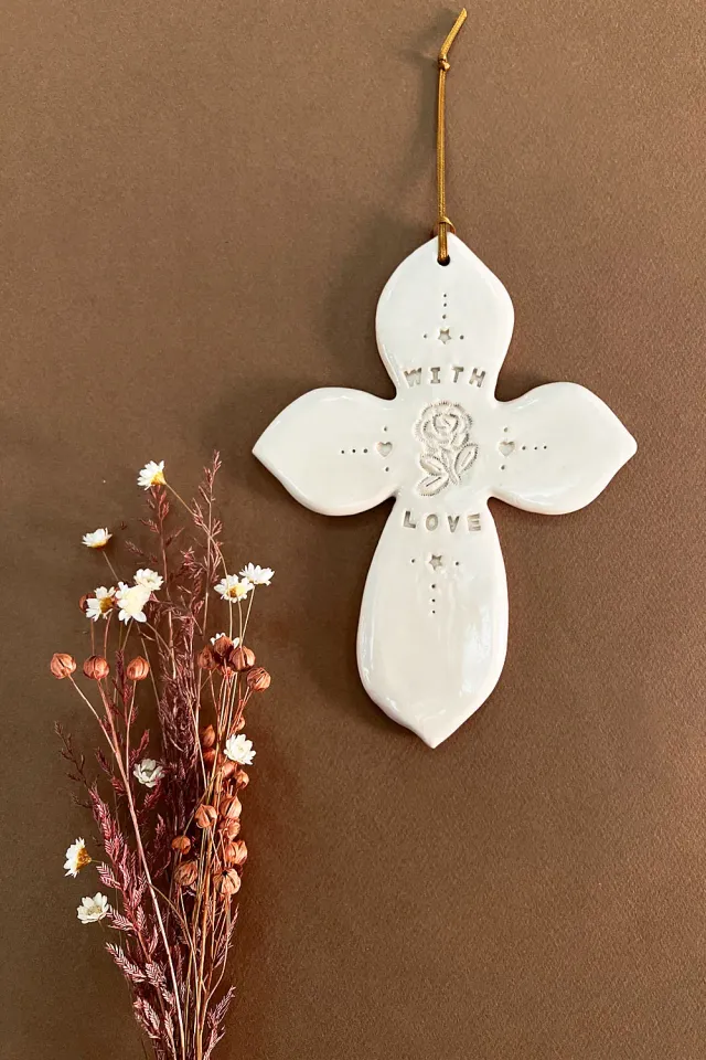 Biankaléone Croix With Love croix murale 12,5 x 16,5 cm