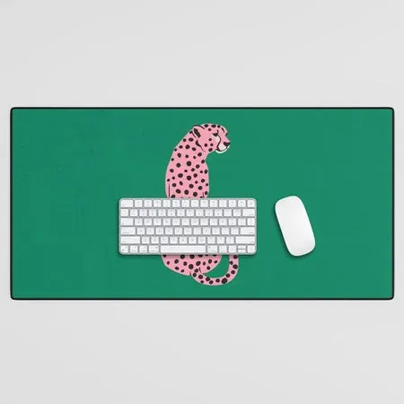 Society6 The Stare Pink Cheetah Edition tapis de bureau rose