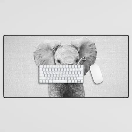 Society6 Baby Elephant Black & White tapis de bureau animal