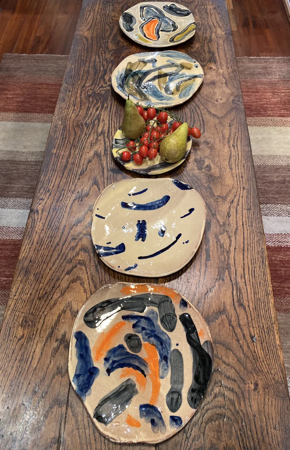 Galerie Kara Héloïse Bariol Bleue assiette terre vernissée
