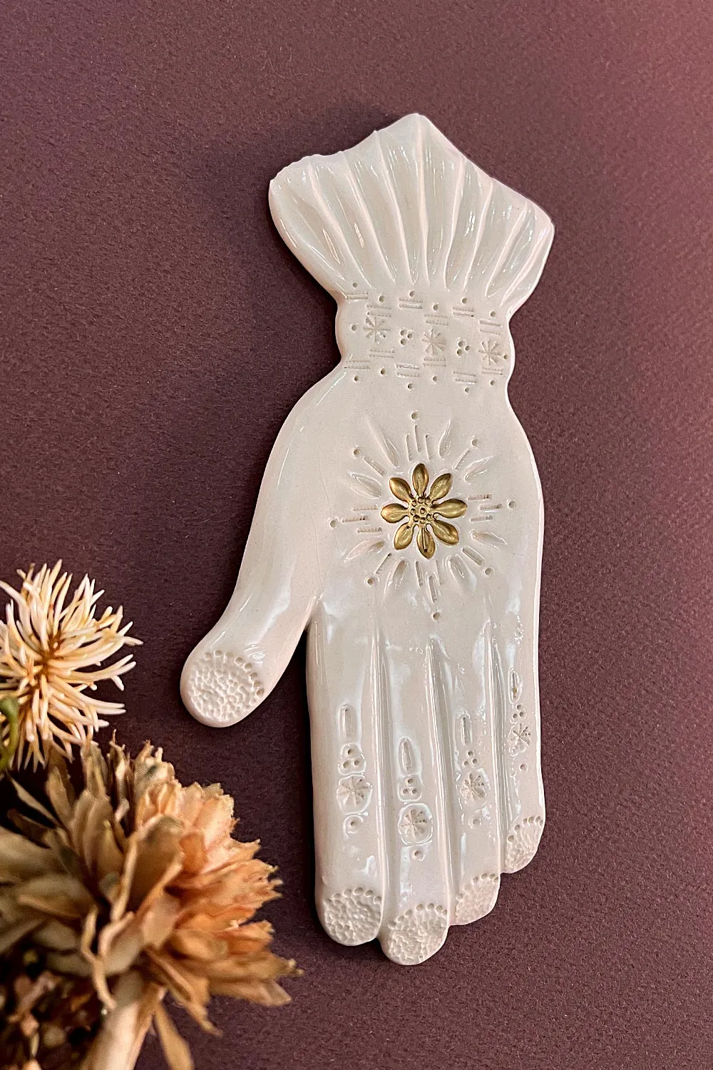 Biankaléone Main à la fleur d’or rayonnante décor mural 8x18,5 cm