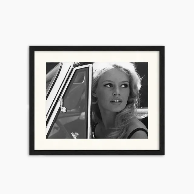 Any Image Jacob Baden Brigitte Bardot Driving affiche encadrée noir et blanc